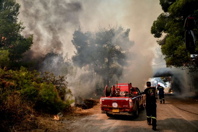 Κερατέα – Πού έχει διακοπεί η κυκλοφορία λόγω της φωτιάς