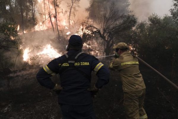 Φωτιές – Ισραηλινός πυροσβέστης τραυματίστηκε στο μάτι – Διακομίστηκε στο «Σισμανόγλειο»