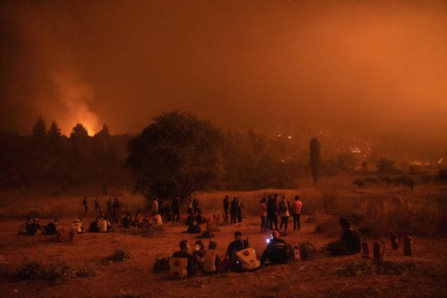 Φωτιά στην Εύβοια – Οργή για την ανείπωτη καταστροφή – Δραματικές εκκλήσεις για εναέρια μέσα