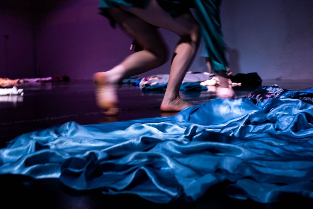 «Instar» – Η ανατρεπτική παράσταση χορού σε νέες ημερομηνίες