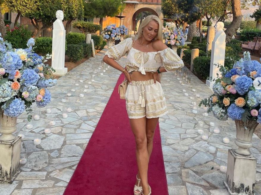 Βικτώρια Καρύδα – Κάθομαι μόνη μου για να ηρεμήσω και να βοηθήσω τον εαυτό μου να βρει δύναμη