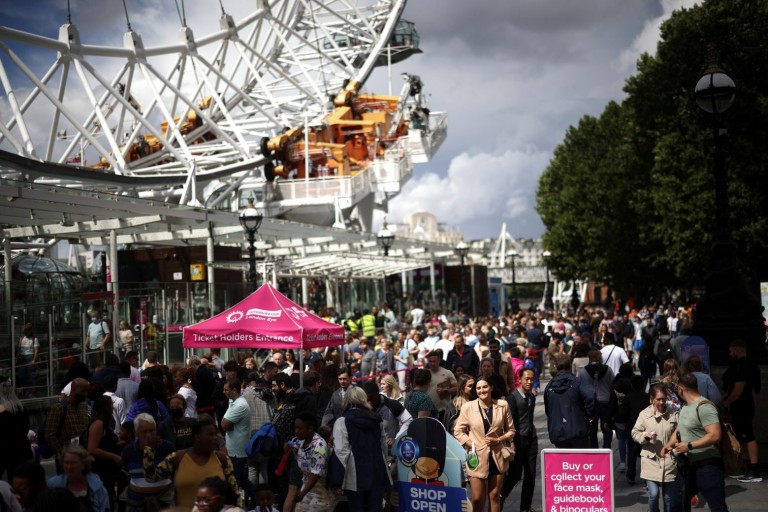 Βρετανία – Άσχημα μαντάτα για τον Τζόνσον – Νέα δημοσκόπηση για την πανδημία «καίει» την κυβέρνηση