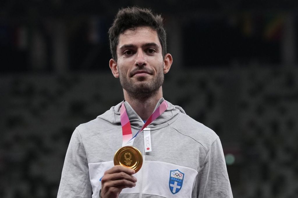 Τεντόγλου – Η απονομή του χρυσού μεταλλίου και η ανάκρουση του εθνικού ύμνου