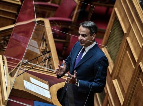 Mitsotakis blames disastrous wildfires on climate change, seeks consensus on restructuring