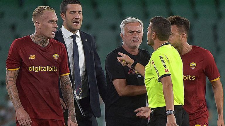 Ρόμα – Επεισοδιακό φιλικό με Μπέτις, αποβλήθηκαν ο Μουρίνιο και τρεις παίκτες του