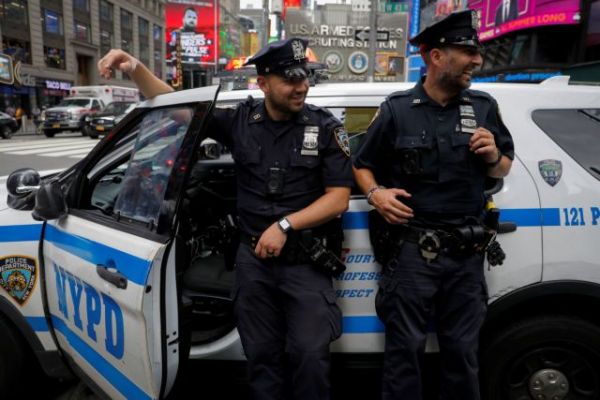 Νέα Υόρκη – Εμβολιασμός ή υποχρεωτικά μάσκα για τους αστυνομικούς
