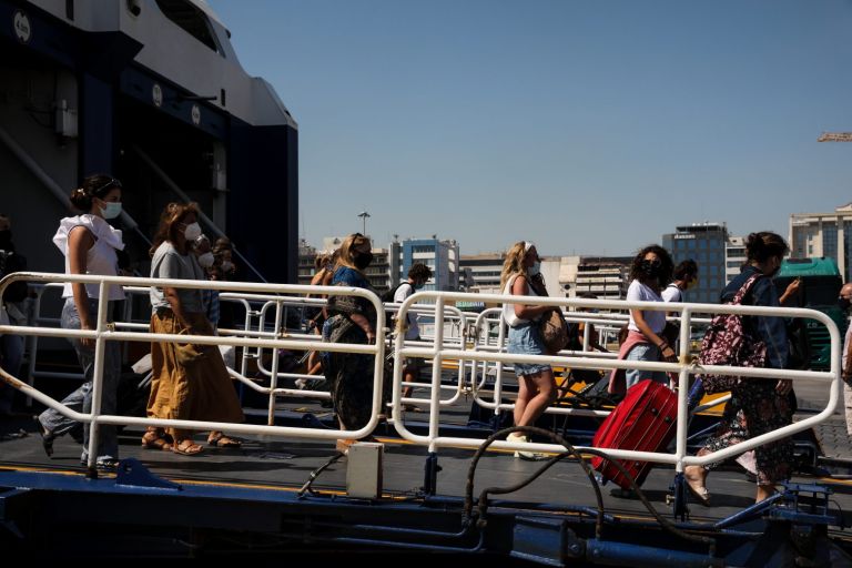 Κοροναϊός – Ανακοινώνονται μέτρα για τους ανεμβολίαστους – Το σχέδιο για κλειστούς χώρους και σχολεία