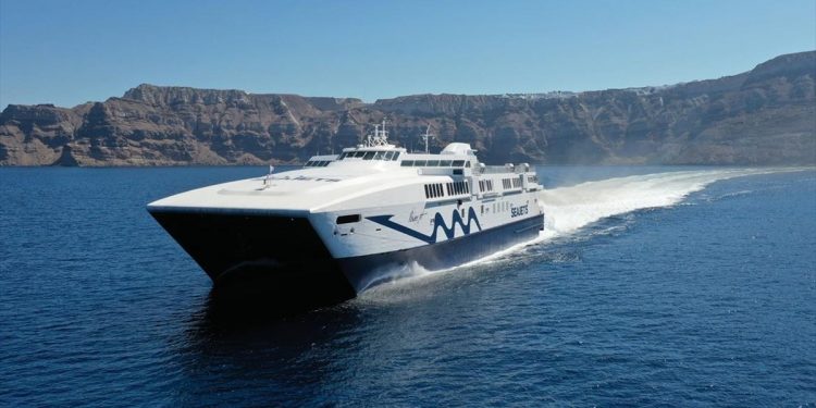 Βλάβη σε πλοίο που εκτελούσε το δρομολόγιο από Σαντορίνη για Ηράκλειο