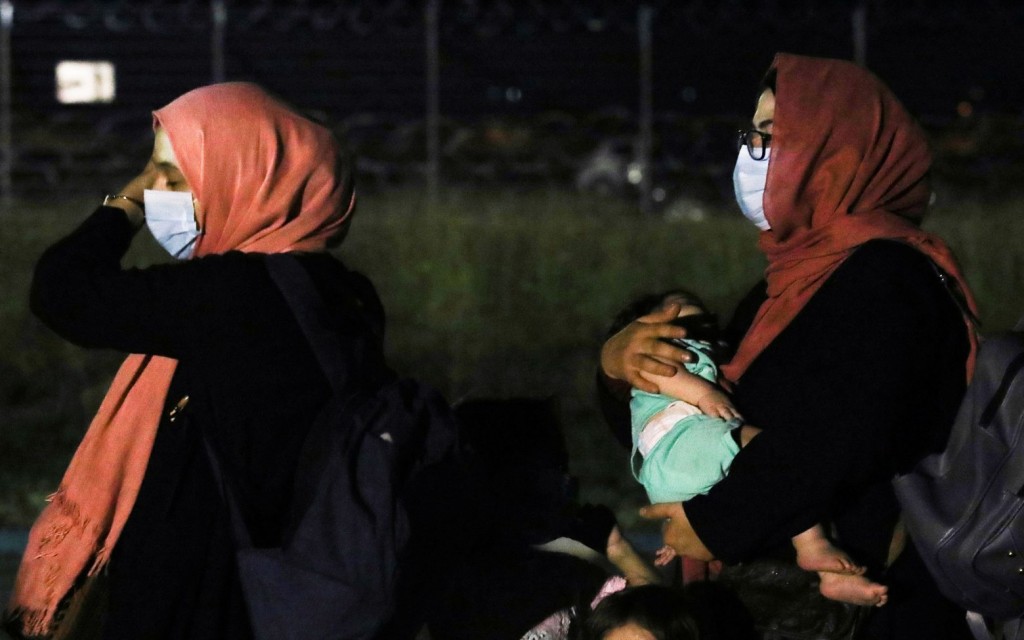 Αφγανιστάν – Οι Ταλιμπάν κάλεσαν τις γυναίκες που εργάζονται στον τομέα υγείας να γυρίσουν στη δουλειά τους