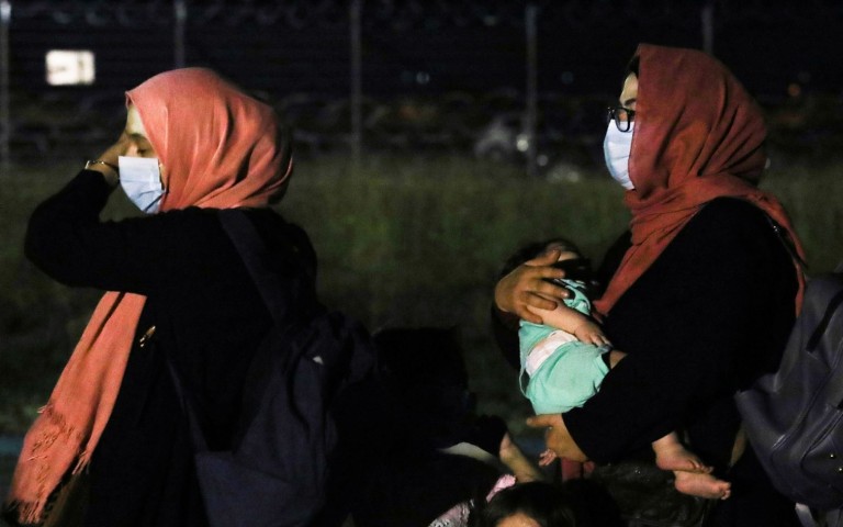 Αφγανιστάν – Οι Ταλιμπάν κάλεσαν τις γυναίκες που εργάζονται στον τομέα υγείας να γυρίσουν στη δουλειά τους