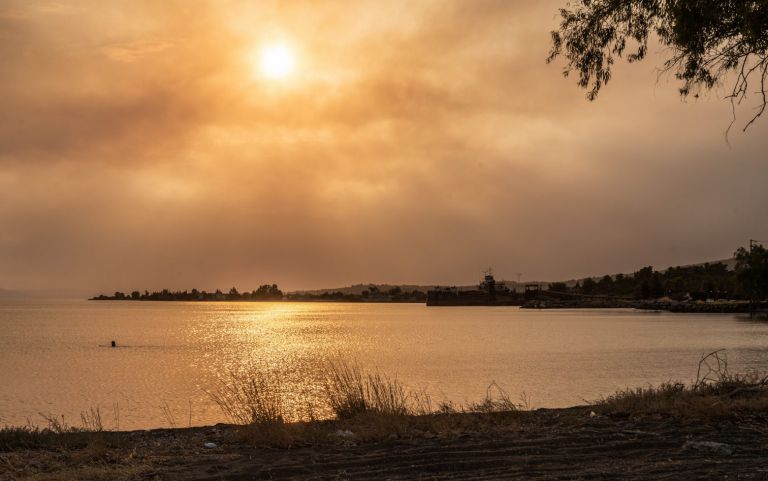 Φωτιά στην Εύβοια – Πυροσβέστες εγκλωβίστηκαν στους Κουρκουλούς