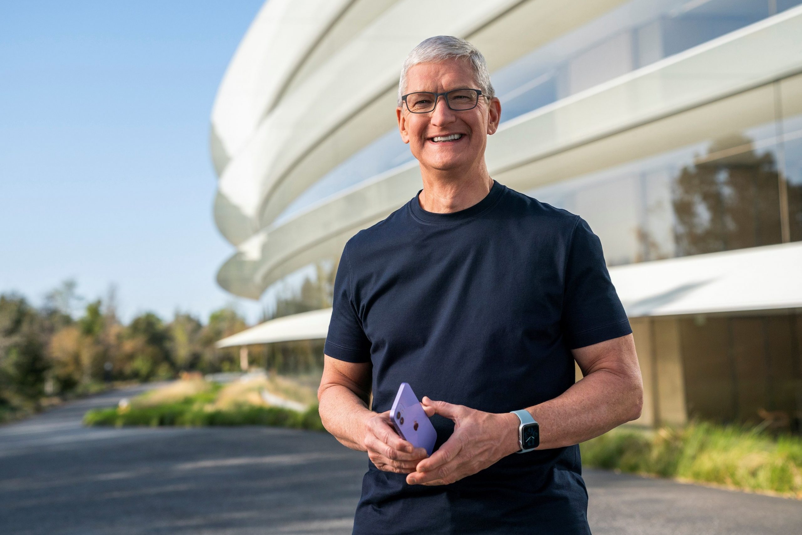 Apple - Μετοχές 752 εκατ. δολαρίων πούλησε σε μια εβδομάδα ο Τιμ Κουκ