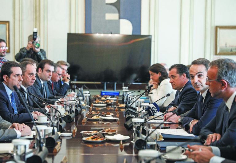 Μίνι ανασχηματισμός – Τι αλλάζει στο κυβερνητικό σχήμα