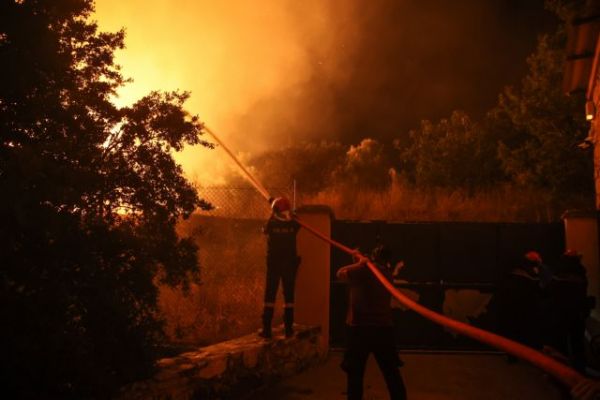 Φωτιές – Εκτός ελέγχου οι πυρκαγιές σε Εύβοια, Αρχαία Ολυμπία, Μεσσηνία (+pics-video)