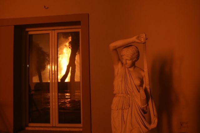 Φωτιές - Εισαγγελική έρευνα για την καταστροφική πυρκαγιά στη Βαρυμπόμπη