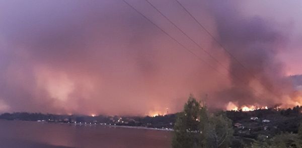 Εύβοια – Συγκλονιστική περιγραφή πολίτη που έσωσε κόσμο με το καΐκι του