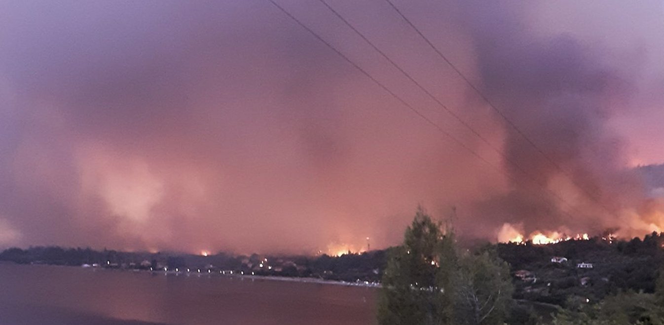 Εύβοια – Συγκλονιστική περιγραφή πολίτη που έσωσε κόσμο με το καΐκι του