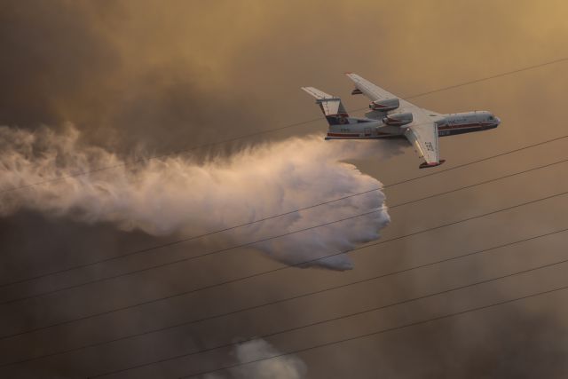 Φωτιές – Περισσότερες από 35 οι πτήσεις του Beriev-200 πάνω από τα πύρινα μέτωπα