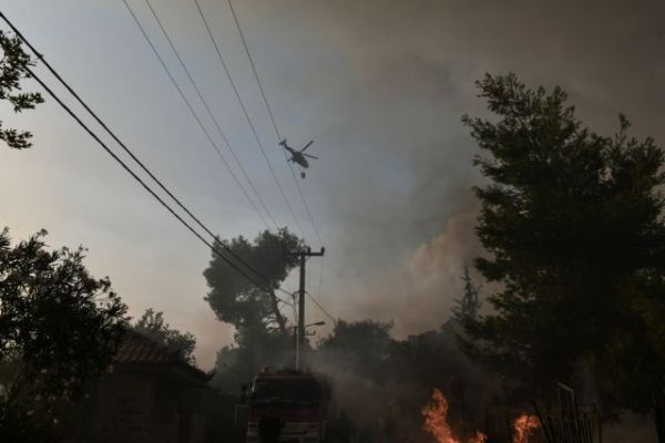 Φωτιές – Απαγορεύονται οι μετακινήσεις σε δάση, εθνικούς δρυμούς και άλση