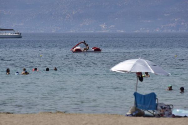 Άνδρος – Φοιτητές έσωσαν λουόμενη από πνιγμό – «Δεν το σκεφτήκαμε ούτε δευτερόλεπτο»