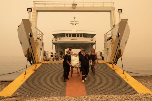 Φωτιές – Κύμα εθελοντισμού και αλληλεγγύης για τους πυρόπληκτους