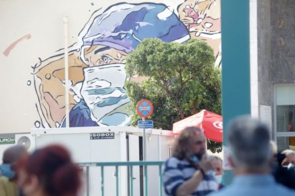 Κοροναϊός – Δραματική πρόβλεψη για 10.000 κρούσματα – «Θα έχουμε μεγαλύτερες συνέπειες από το 2ο και 3ο κύμα»