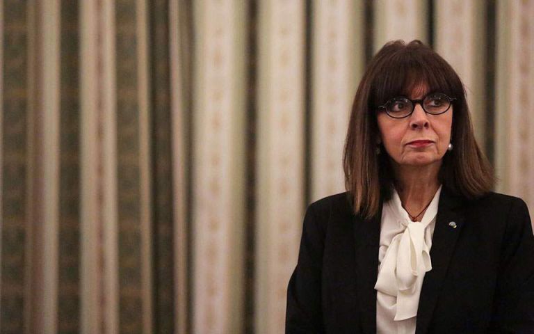 Επικοινωνία Σακελλαροπούλου – Μπένου για την επόμενη ημέρα της Εύβοιας