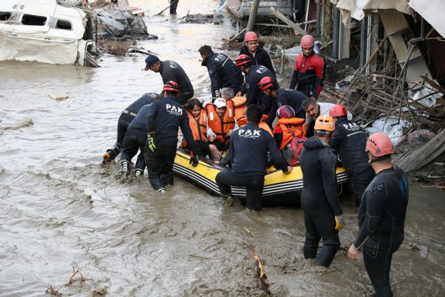 Τουρκία – Στους 40 οι νεκροί από τις πλημμύρες – Συνεχίζονται οι έρευνες των διασωστών