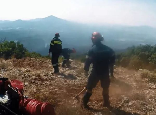 Helitack – Εντυπωσιακά πλάνα από την Ομάδα Αρχικής Επιθετικής Προσβολής