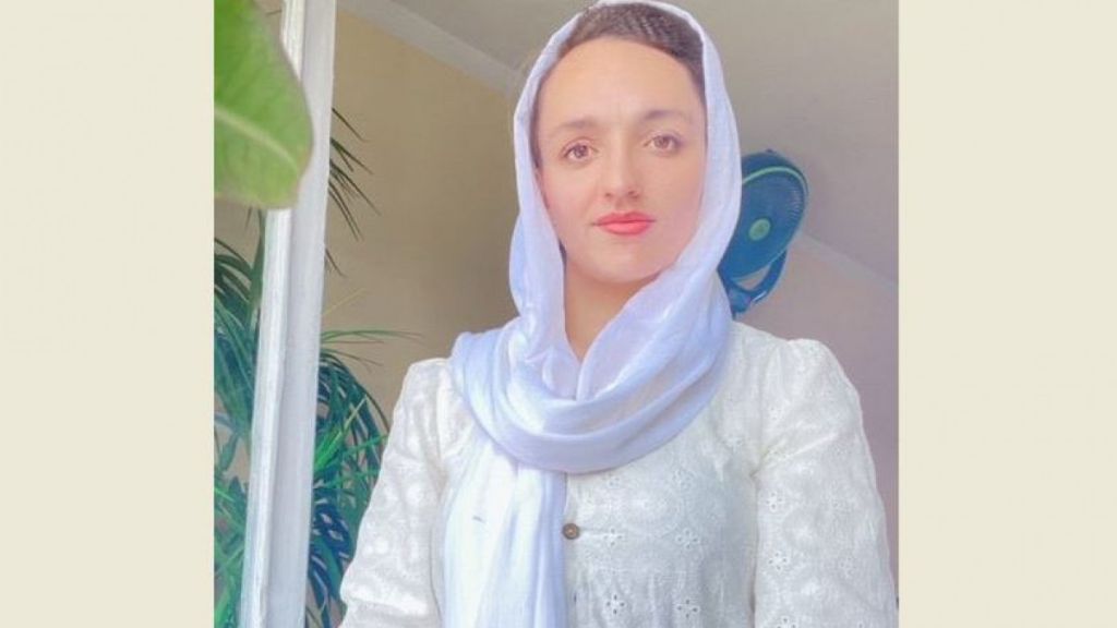 Αφγανιστάν – «Περιμένω να έρθουν να με σκοτώσουν» – Συγκλονίζει η πρώτη γυναίκα δήμαρχος