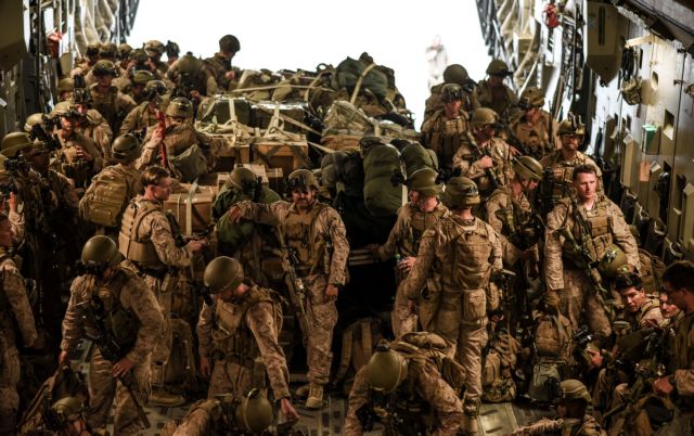 Αφγανιστάν – Οι ΗΠΑ προειδοποιούν τους υπηκόους τους να μείνουν μακριά από το αεροδρόμιο της Καμπούλ