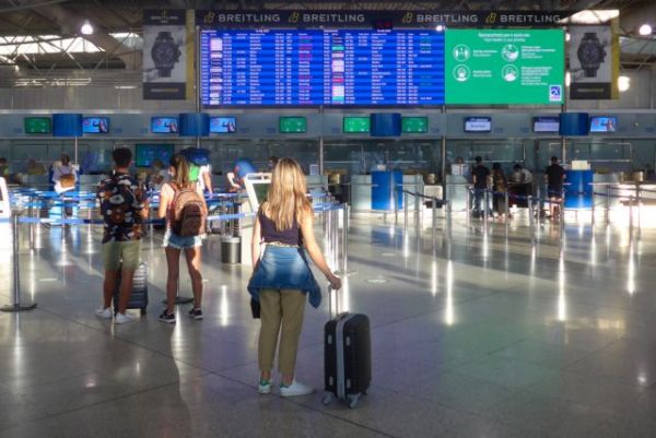 Παράταση οδηγιών για τις πτήσεις εσωτερικού – Πώς θα ταξιδεύουμε ως τις 30 Αυγούστου