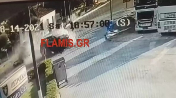 Βίντεο που κόβει την ανάσα – Καρέ καρέ η σφοδρή σύγκρουση δύο οχημάτων