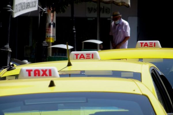 Πειραιάς – Οδηγοί ταξί πιάστηκαν στα χέρια