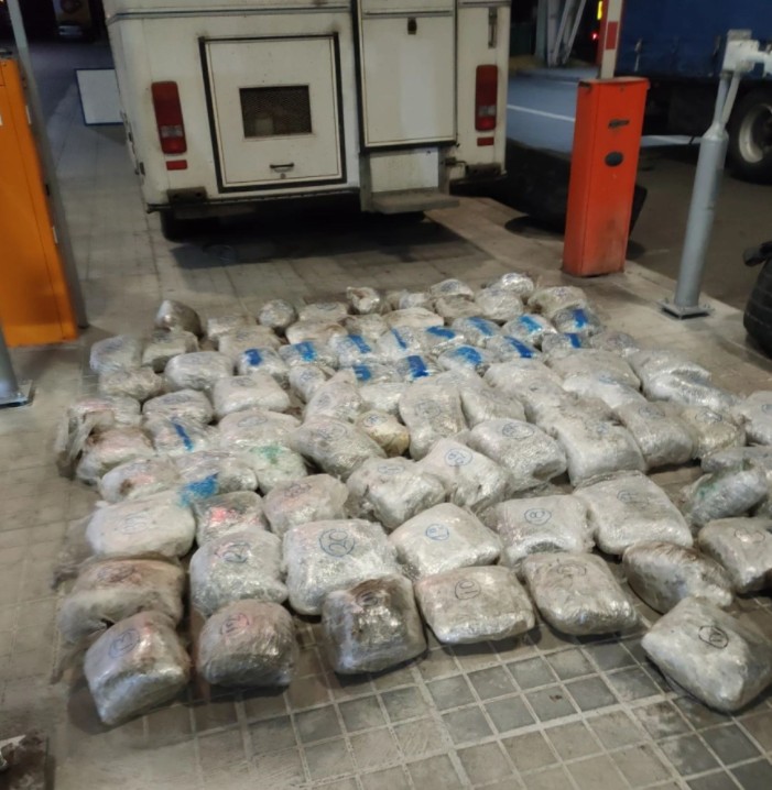 Μπλόκο σε φορτηγό με 90,5 κιλά κάνναβη – Ήταν κρυμμένη στις ρεζέρβες