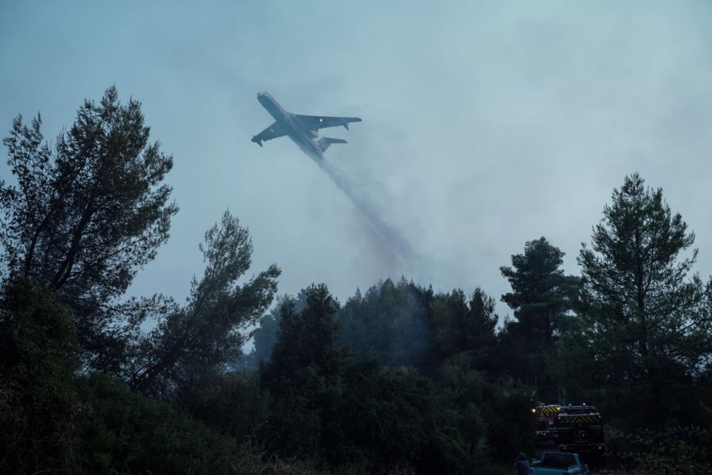 Φωτιά στην Εύβοια – Έκκληση του δημάρχου Μαντουδίου για εναέρια μέσα στο Τρουπί