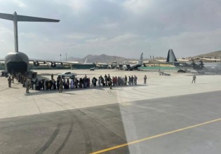 Αφγανιστάν – Σε εξέλιξη η τελική αποχώρηση των Αμερικανών από την Καμπούλ – Έχει φύγει το βασικό διπλωματικό προσωπικό