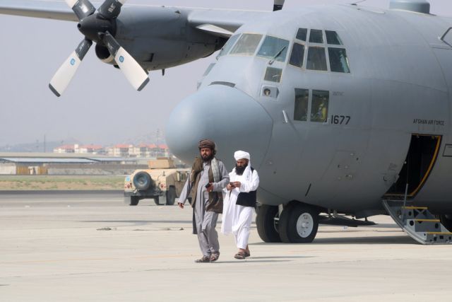 Αφγανιστάν - Αγώνας δρόμου για την επαναλειτουργία του αεροδρομίου της Καμπούλ