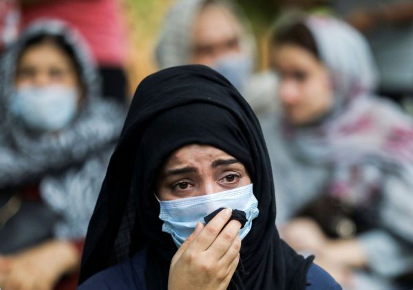 Αφγανιστάν – Η εικόνα των γυναικών «ξεθωριάζει» στους δρόμους της Καμπούλ