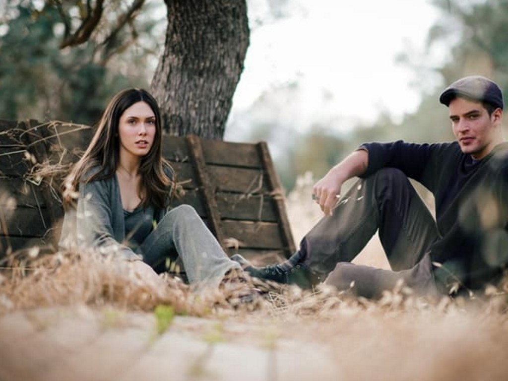 Γι’ αυτό αξίζει να δούμε την «Γη της Ελιάς» – Δύο από τους νεαρότερους πρωταγωνιστές εξηγούν