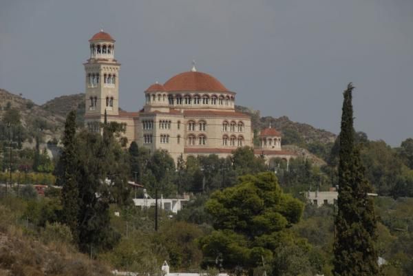 Άγιος Νεκτάριος – «Λουκέτο» σε ένα από τα μεγαλύτερα μοναστήρια της χώρας