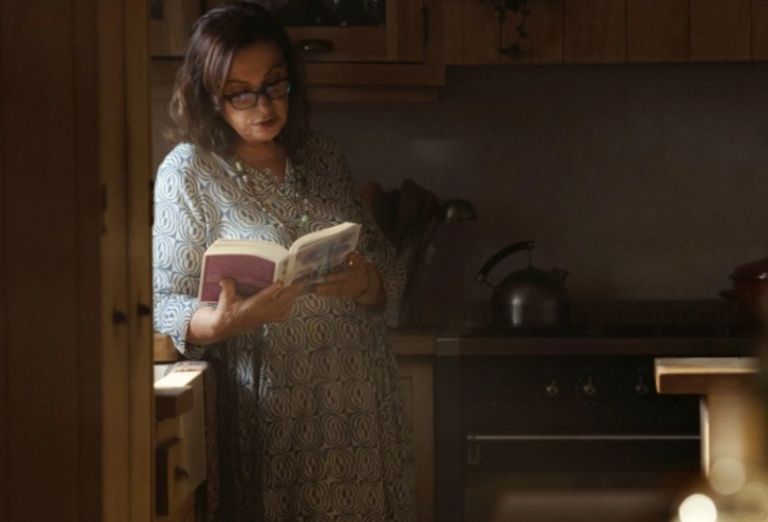 Χριστόφορος Παπακαλιάτης – Backstage βίντεο από τη νέα του σειρά – Εμφάνιση έκπληξη της Χαρούλας Αλεξίου