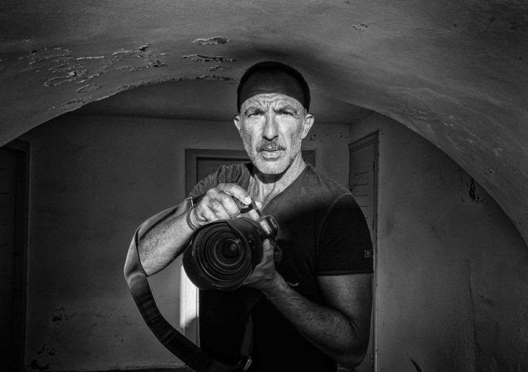 Νίκος Αλιάγας – Υπέροχες ασπρόμαυρες φωτογραφίες από τις διακοπές του στην Ελλάδα