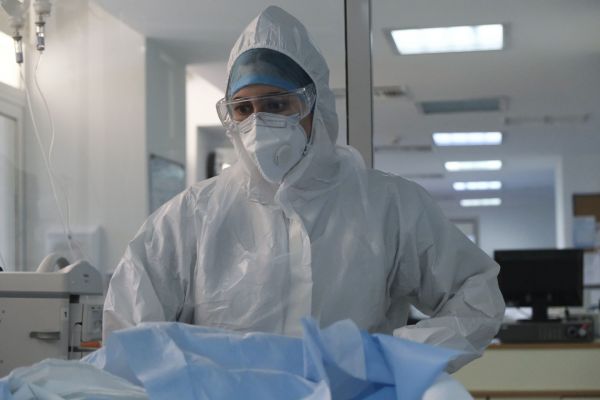 Κοροναϊός – 1.605 νέα κρούσματα και 10 θάνατοι – Στους 176 οι διασωληνωμένοι