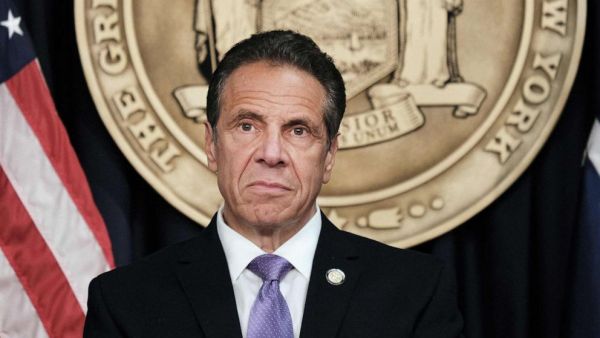 Ο κυβερνήτης της Νέας Υόρκης αρνείται τις καταγγελίες για σεξουαλική παρενόχληση – Ζητούν την παραίτησή του