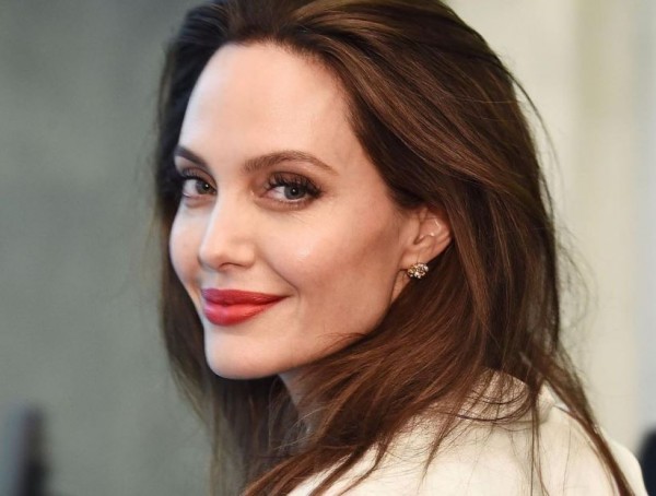 Αντζελίνα Τζολί – Σπάει κάθε ρεκόρ στο Instagram με το βλέμμα στο Αφγανιστάν