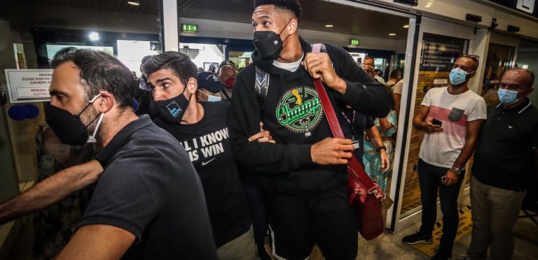 Ο Γιάννης Αντετοκούνμπο ακύρωσε την εκδήλωση στα Σεπόλια εξαιτίας της πυρκαγιάς στην Βαρυμπόμπη