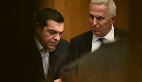 Σηκώνει το γάντι ο ΣΥΡΙΖΑ – «Πολιτικός απατεώνας ολκής ο Μητσοτάκης» – Τι συνεβη με τον Αποστολάκη