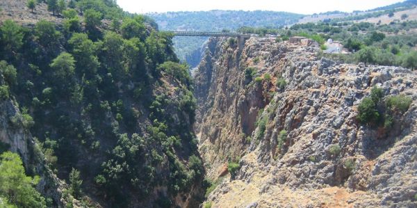 Κρήτη – Περιπέτεια για Γάλλους τουρίστες – Χάθηκαν στο φαράγγι της Αράδαινας