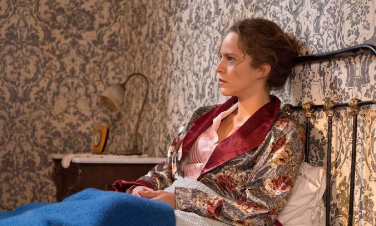 Άγριες Μέλισσες- Spoiler – Αυτός είναι ο άνδρας που μπαίνει στην ζωή της Ασημίνας και ανατρέπει τα πάντα